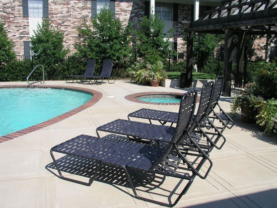 Colonial Plaza Apartments